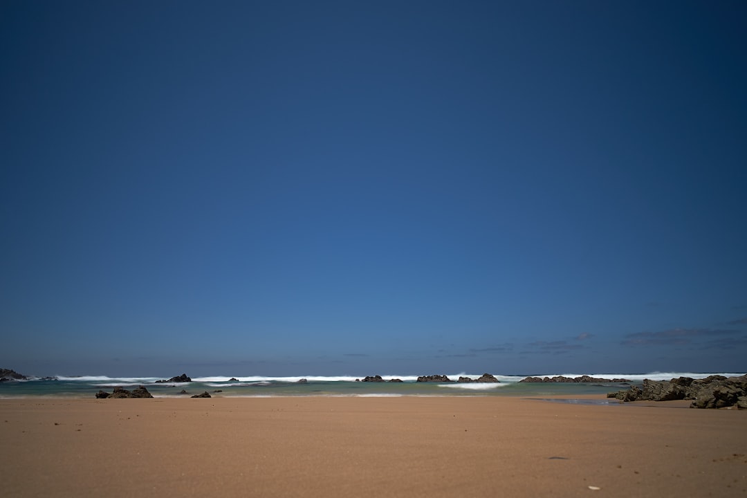 Algarve poza sezonem dla fotografów – światło, kolory i puste plaże