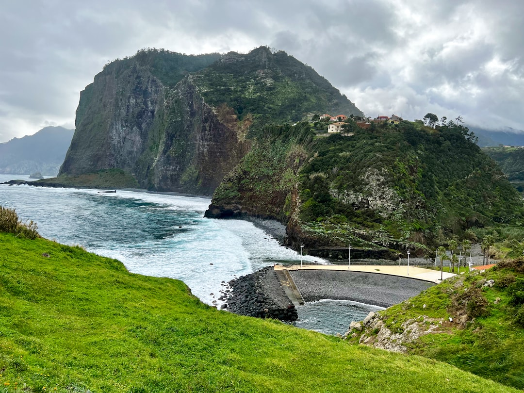 Plaże Madera z naturalnymi basenami – kąpiel w oceanie inaczej