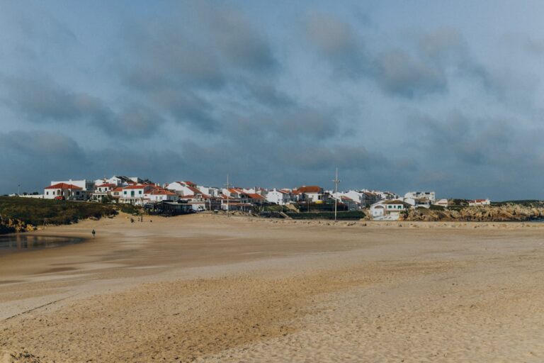 Armação de Pera: Jak zaplanować wypoczynek w Algarve?