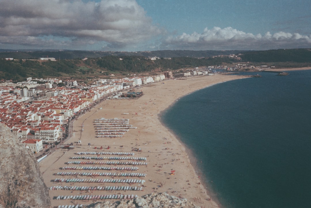 Gdzie znaleźć plaże blisko Lizbony? Nasz przewodnik