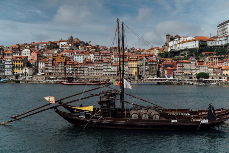 Rzeka Douro w Porto: Jakie rejsy warto wybrać?