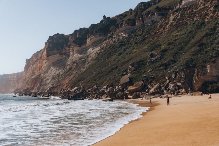 Sesimbra: Urokliwe miasteczko nad oceanem – nasz przewodnik
